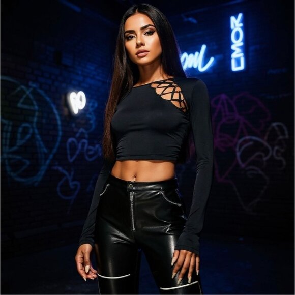 Top – Poster Grl – Black – Long Sleeve Cutout Shoulder Crop Polyester Blend – M - Picture 2 of 3